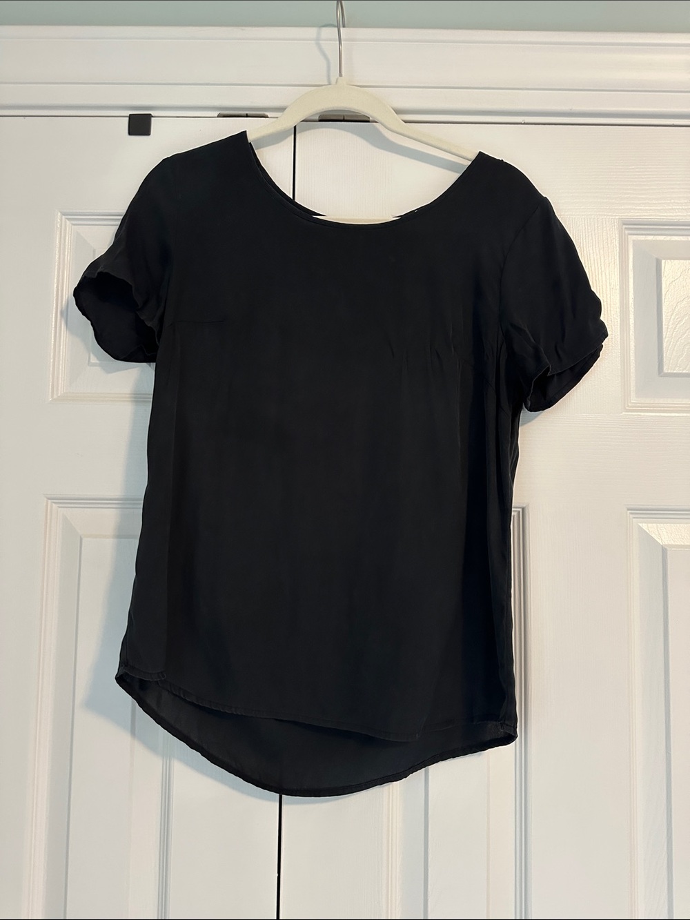 Quince Black Short-Sleeve Scoop Neck Silk Blouse